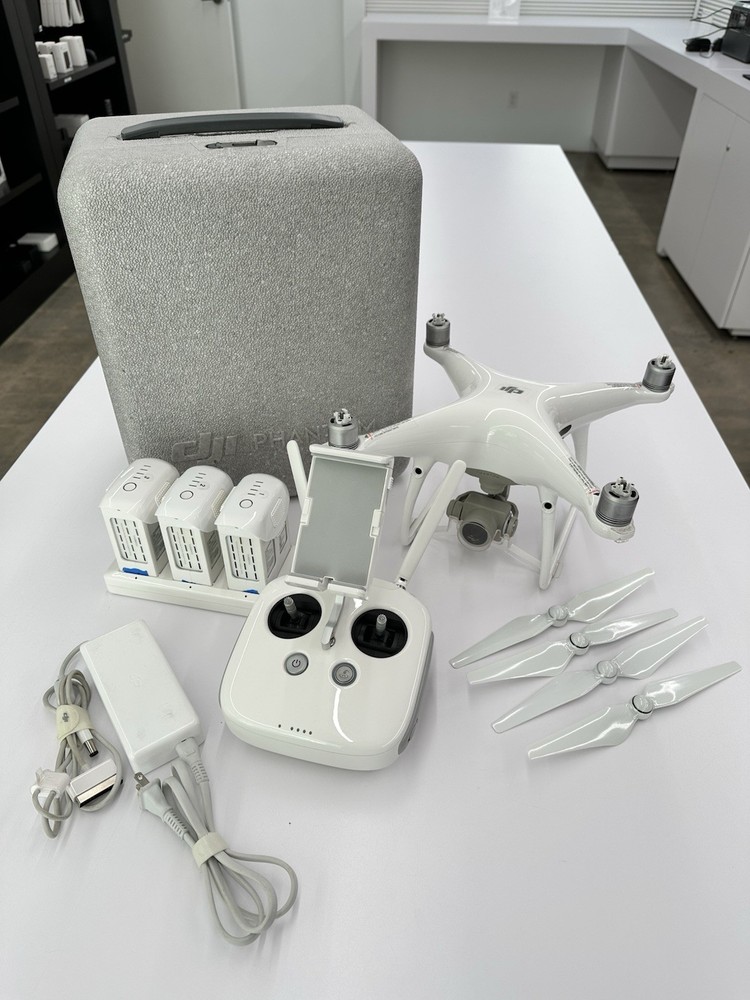 Phantom 4 Pro (WM331A) Fly More Combo With Controller