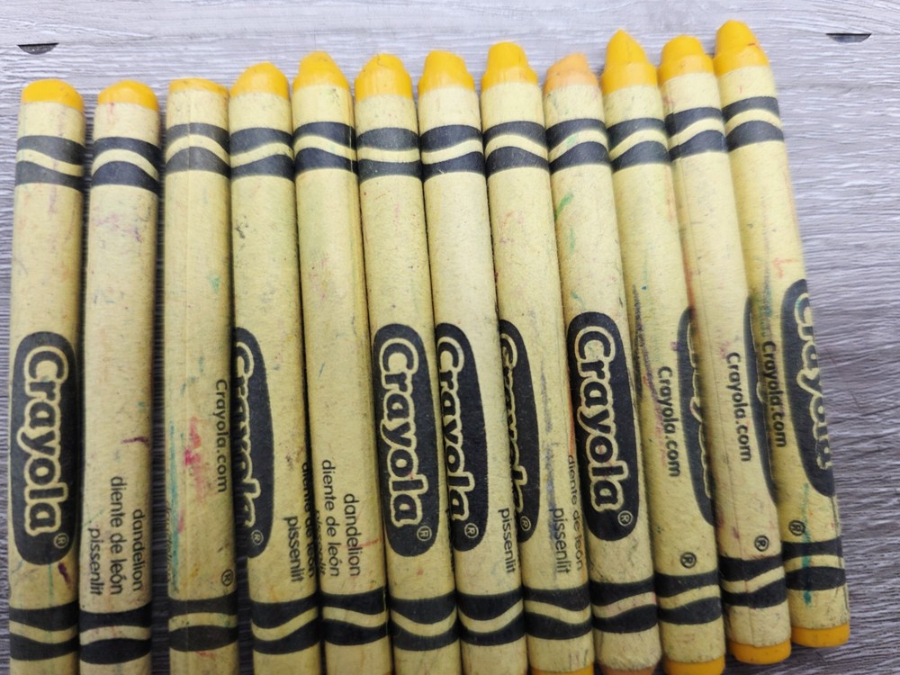 12 Count Crayola Crayons Yellow Dandelion