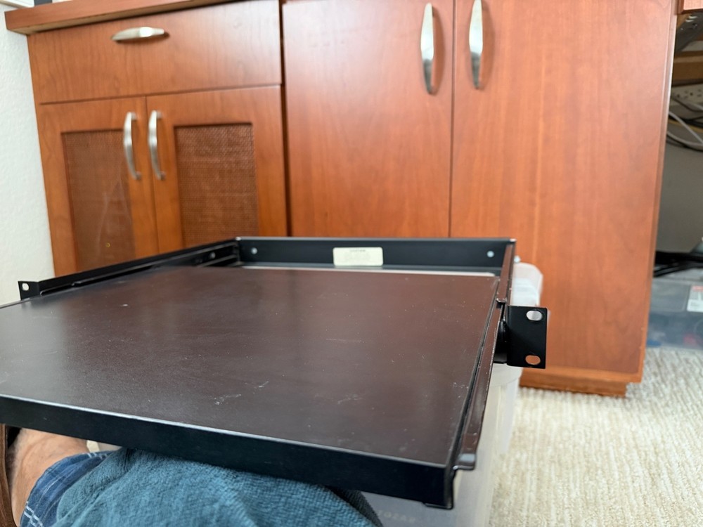 Middle Atlantic 1U pull-out Rack shelf