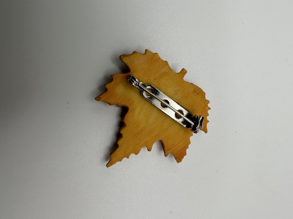 Vintage Maple Leaf Pin 4cm BB1