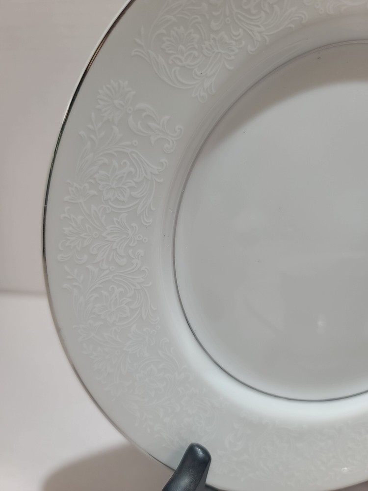 NEW NIB MIKASA 5 Piece Dinining Setting "SIENNA" Classy Beautiful Pattern
