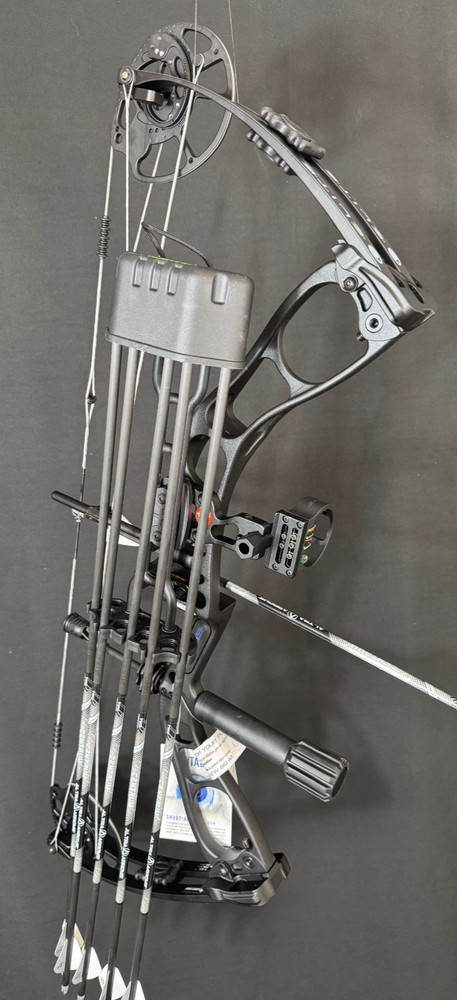 Elite Ember Compound Bow Black Right Hand 50LBS Full Setup New