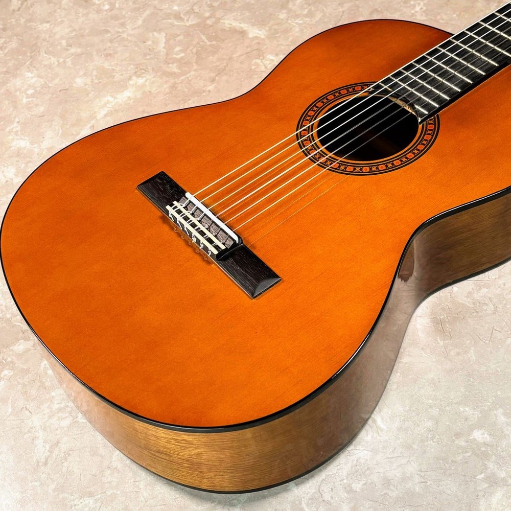 Yamaha CS40 Mini Classical Guitar 580mm Scale Nylon Strings Soft Case Included