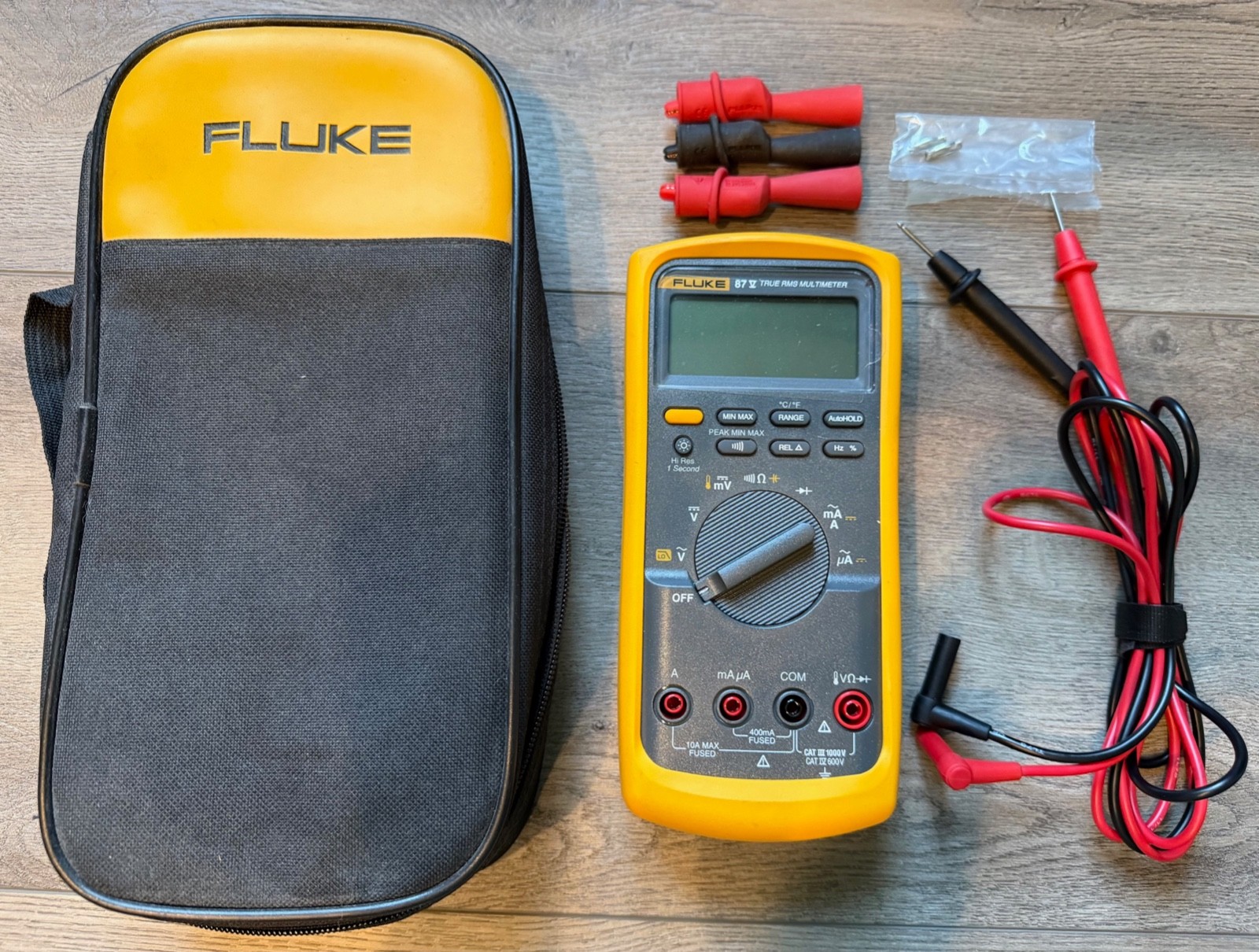 FLUKE 87V TRUE RMS INDUSTRIAL MULTIMETER!   *MINT! - Essentially New* with Case