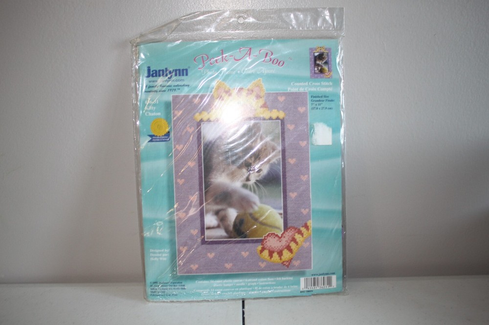 Peek-A-Boo kitty frame