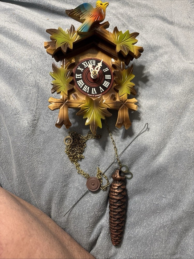 Cuckoo Clock With Chain And One Weight