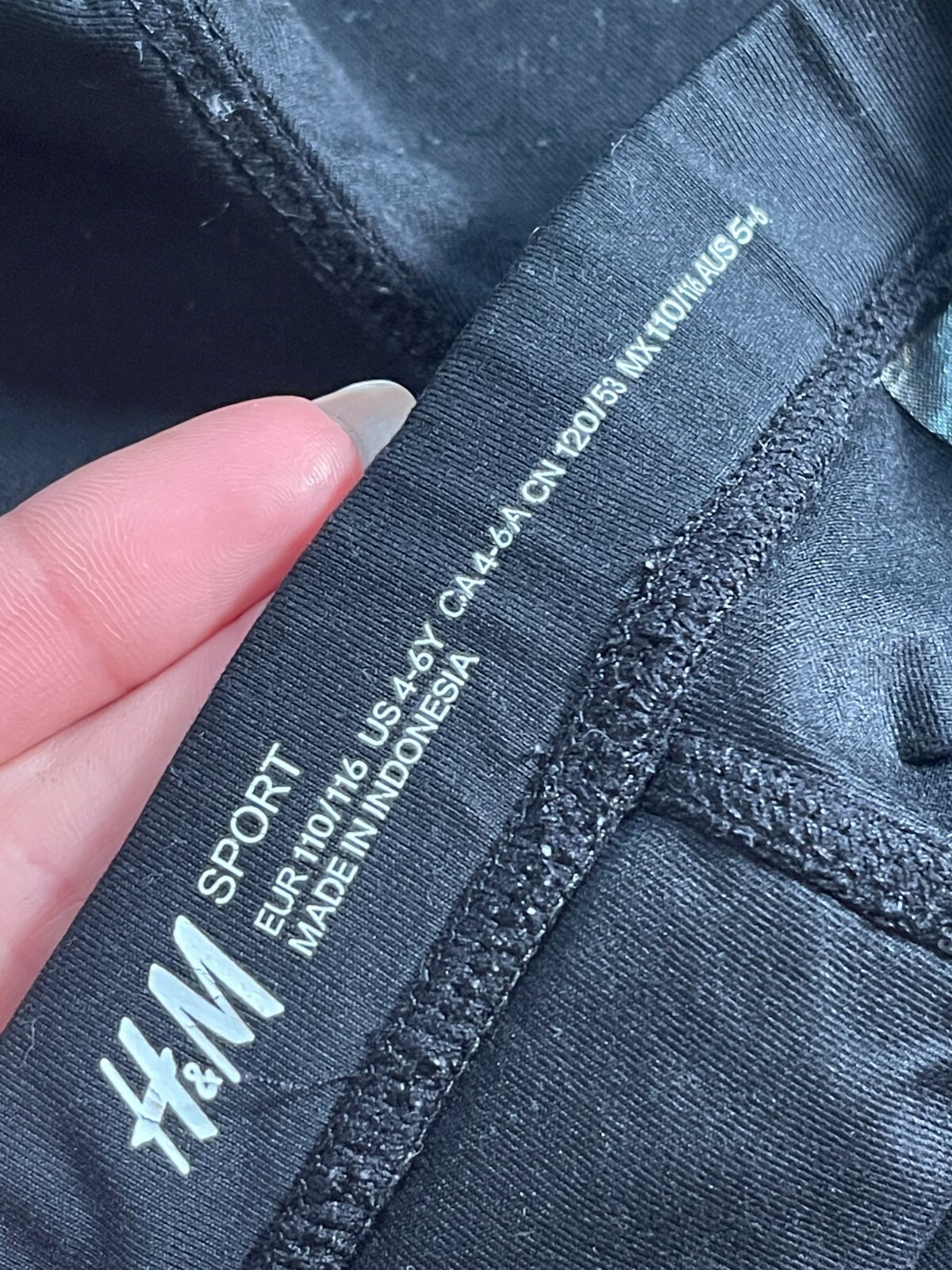 Lot of 3 pcs Kids Girls: 2 pcs T-Shirt Size 4 and 1 pcs H&M Pants Size 4-6Y