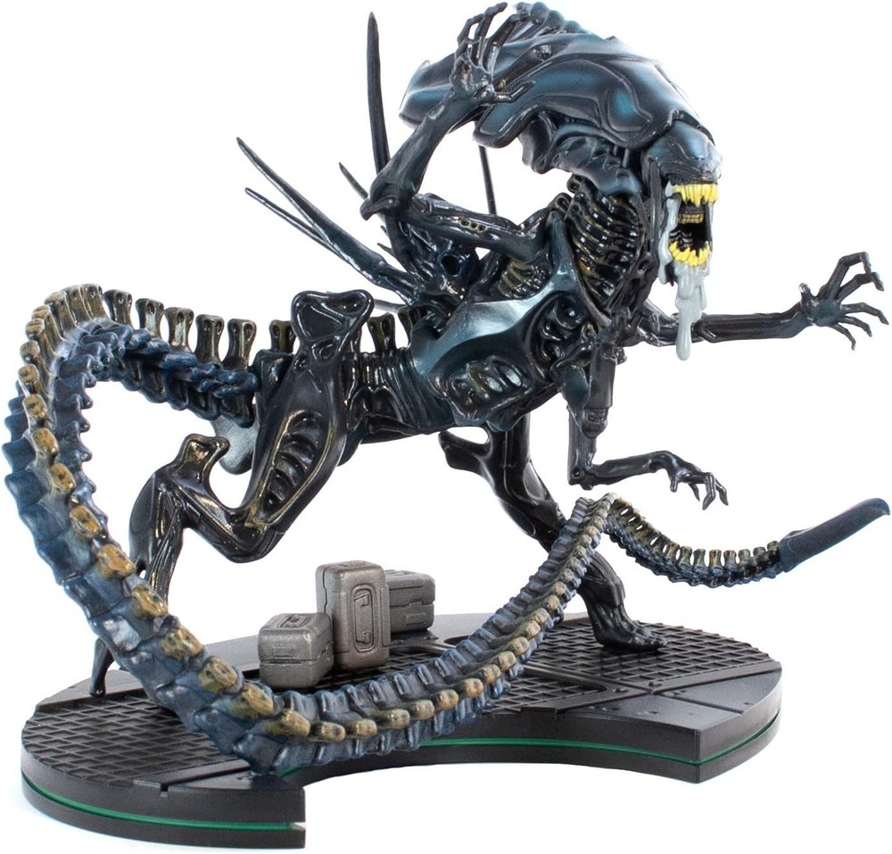 Captivating Alien Queen Q-FIG Max Elite Diorama - Display Connectable Base