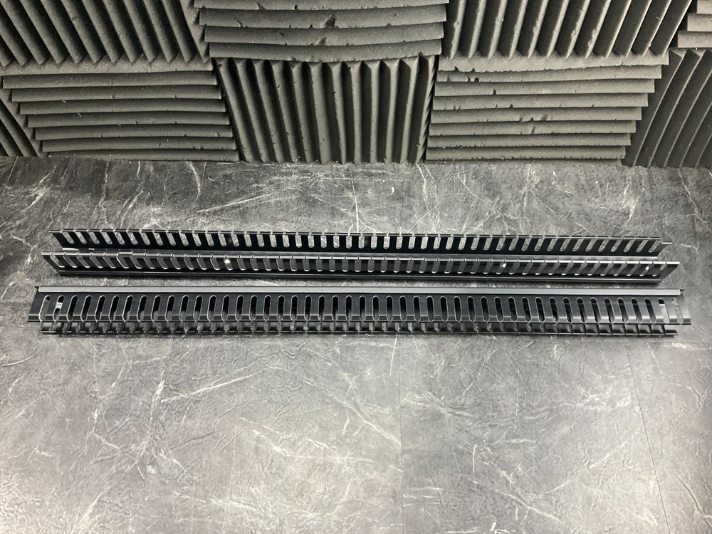 Tripp Lite SmartRack Vertical Cable Manager SRCABLEDUCTVRT ✨🔥✨NEW!✨🔥✨