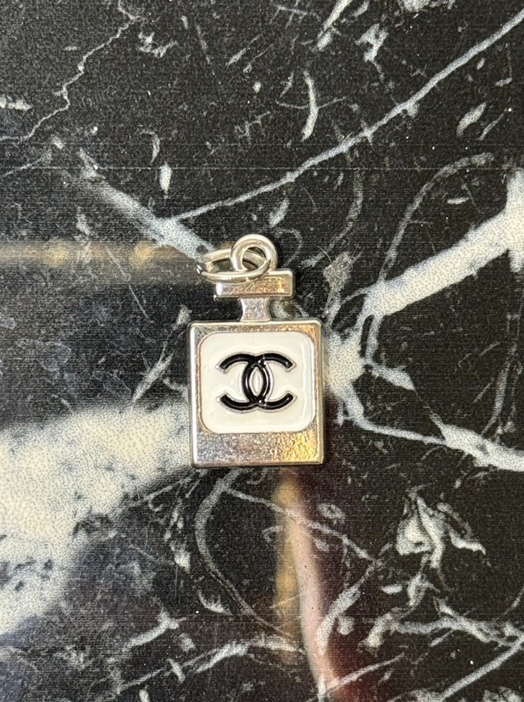 CHANEL White/Silver Metal Zipper Pull Charm