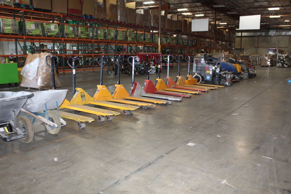 Manual hand pallet jack