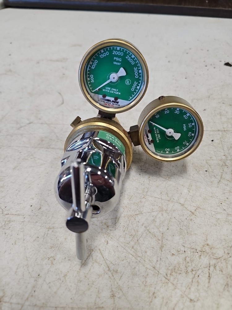 Linde Compressed Gas Regulator 637A W/ Two Oxygen Gauges