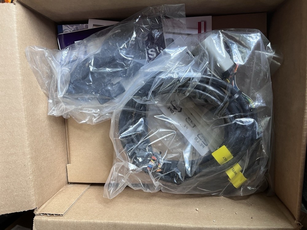 Omnitracs ELD Device CV90-JE045-101 used good condition