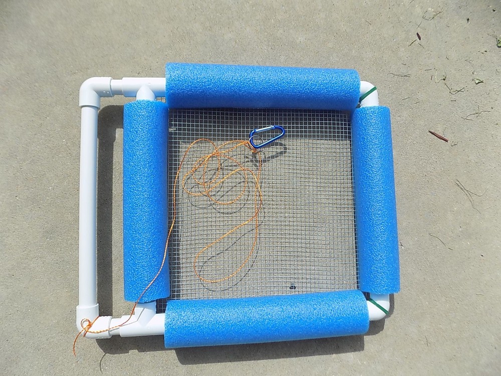 Experienced Hunter selling Floating Shark Tooth Sifter w Handle/string/carabiner