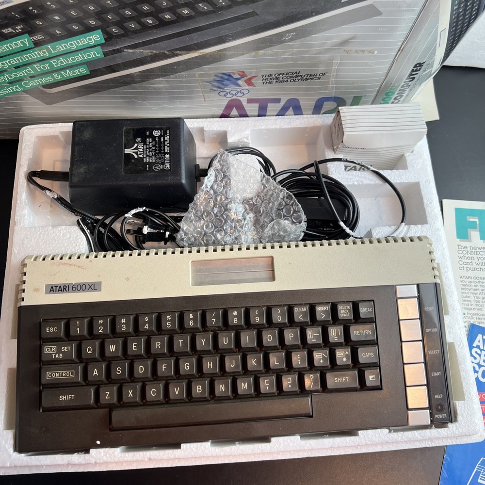 Atari 600XL Home Computer Tested Working Original Box Estate Fresh!