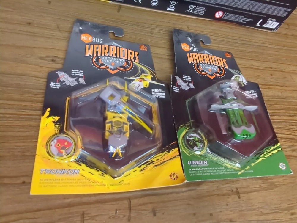 HEXBUG Warriors Battling Robots Stadium Caledra + Tronikon & 2 Extra Bots New!