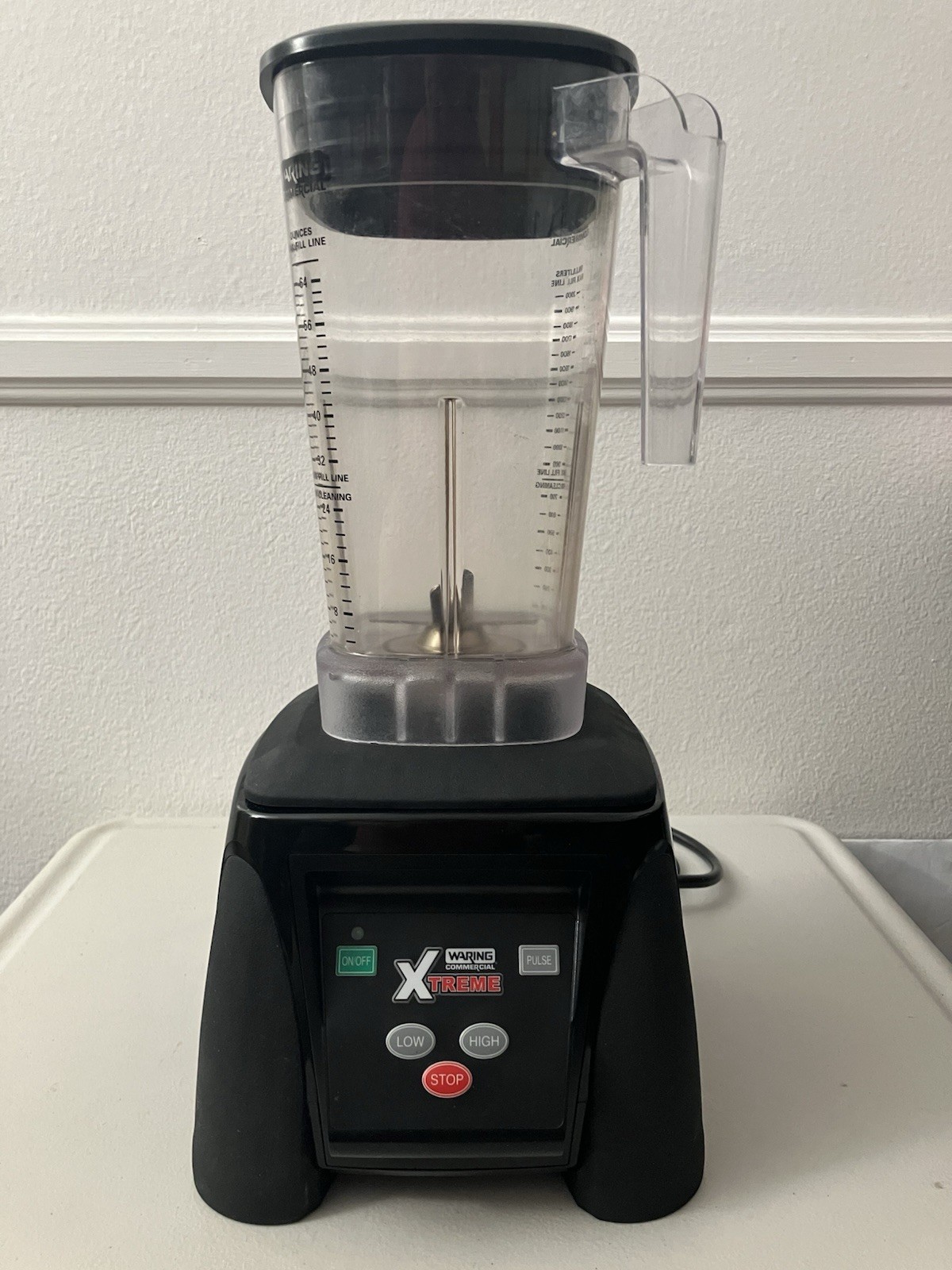 Waring MX1050XTX Xtreme High-Power Blender with 64 Oz Lightly Used