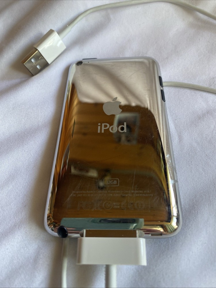 Apple iPod Touch 4th Generation 32GB Silver A1367