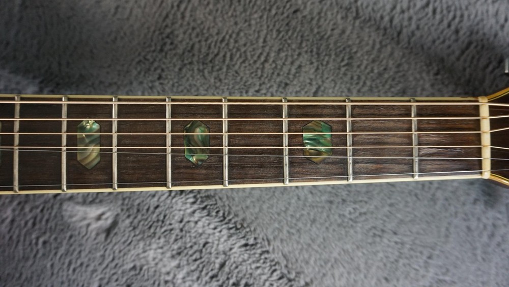 Morris W-40 Japan Solid Spruce Top w/ Fishman Electronics