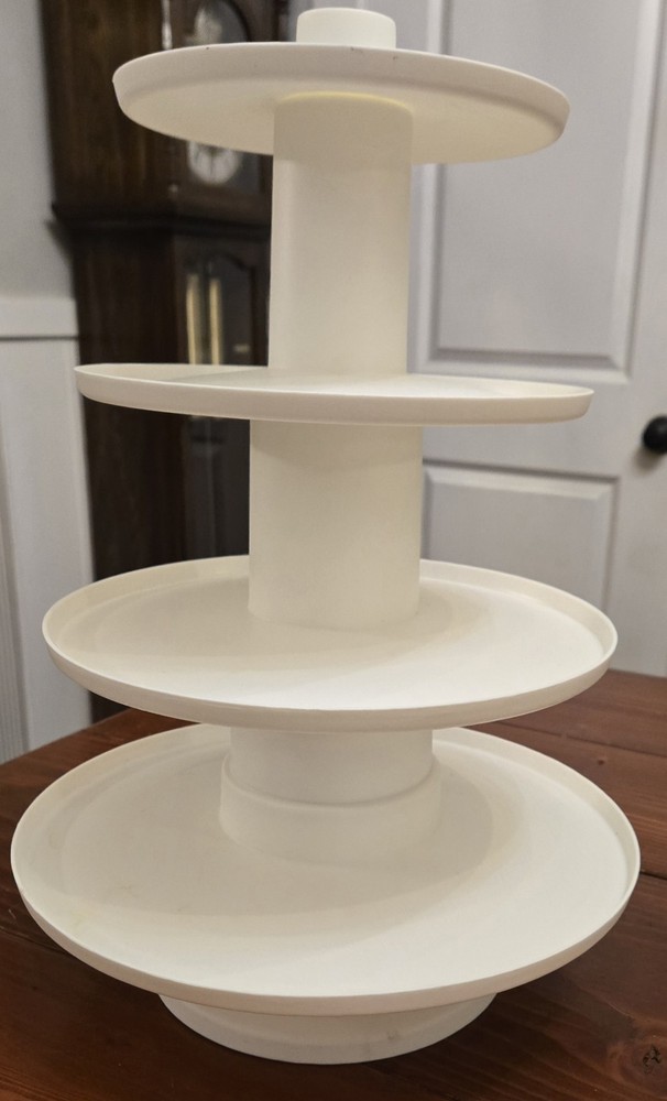 Wilton 4 Tier Cupcake Holder. (E48)