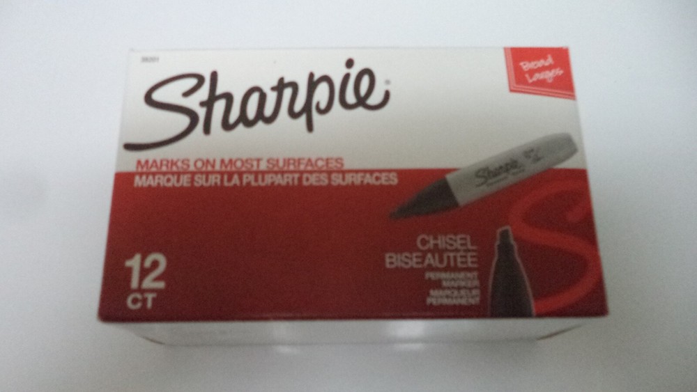 12 Markers Sharpie Chisel Point Black Permanent Markers 38201