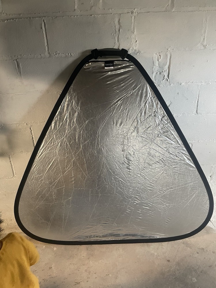 Manfrotto 30" TriGrip Collapsable Triangular Reflector, Built-In Handle, Silver/