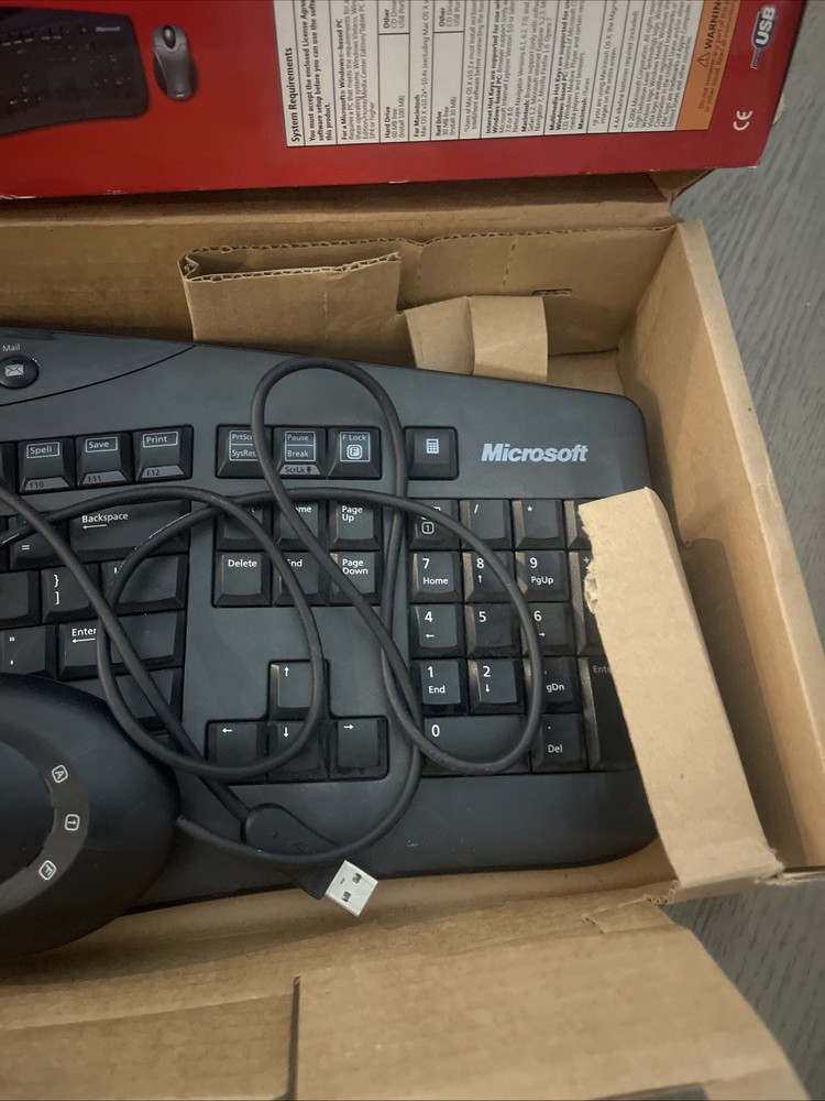 Microsoft Wireless optical Desktop 3000 Keyboard & Mouse Ergonomic combo