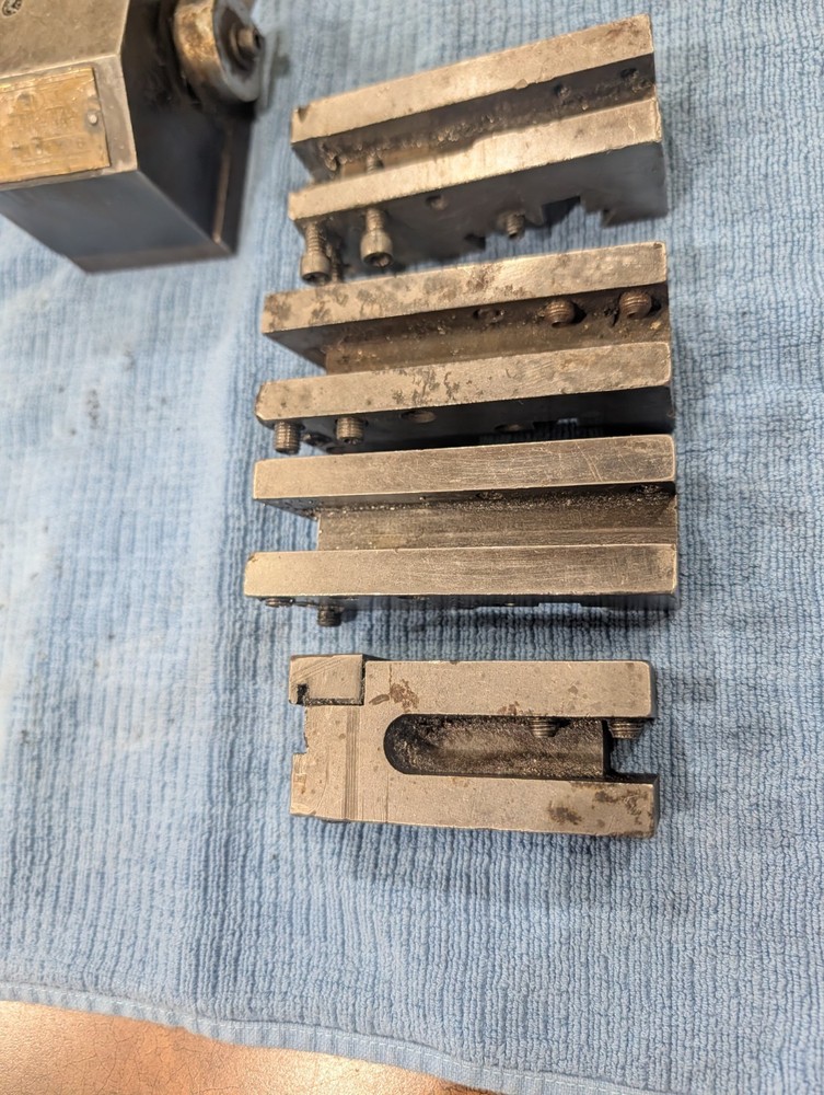 Kdk 100 Series Tool Post #101526 W/ 4 Quick Change Tool Holders - 101, 104
