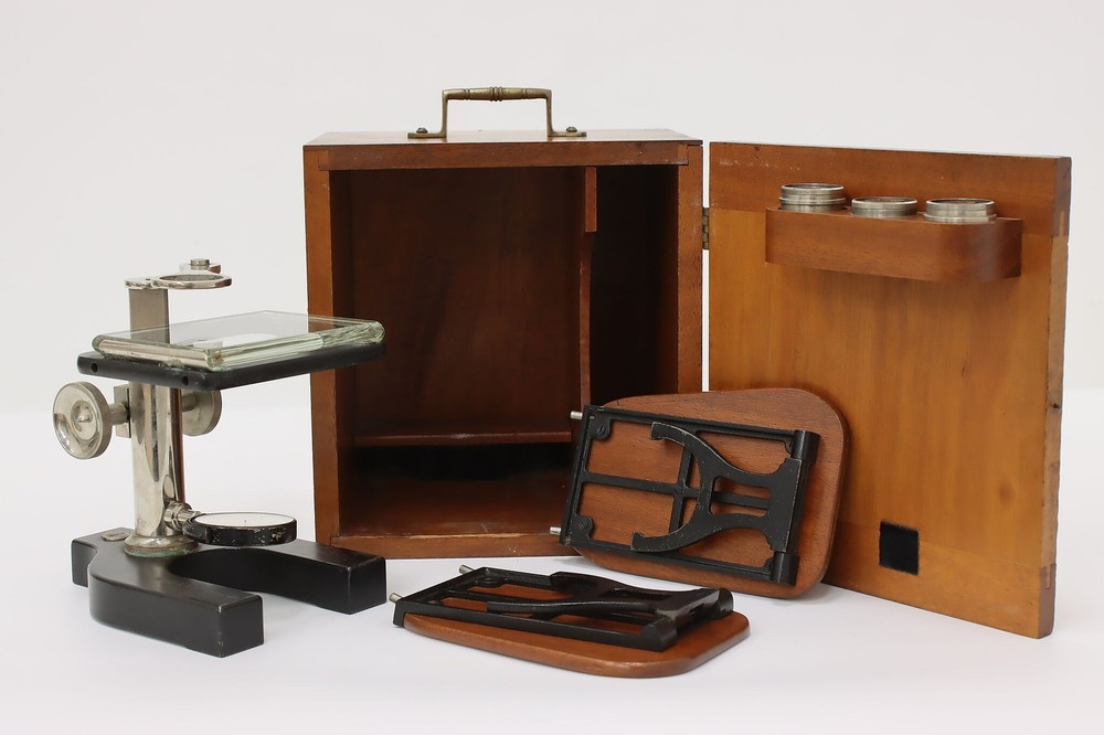 Bausch Antique Iron Laboratory Dissection Microscope & Case #56877