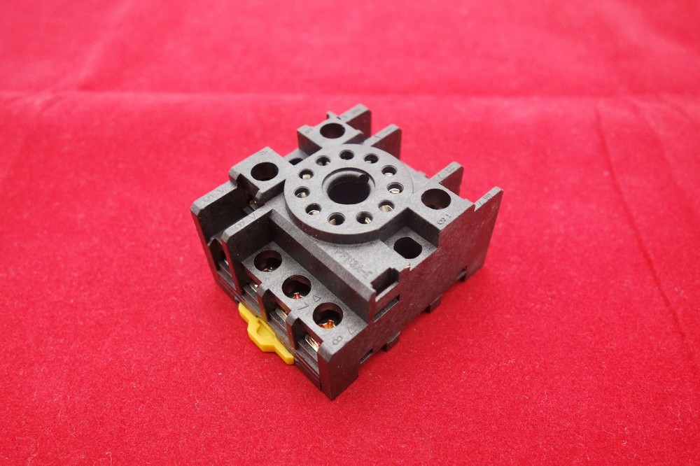 ONE  PF113A-E RELAY SOCKET BASE FOR MK-3P RELAY