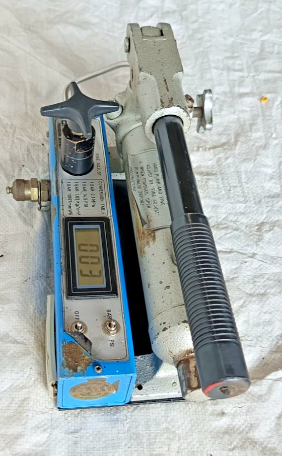 OMICRON OTE-P202 DIGITAL PRESSURE CALIBRATOR