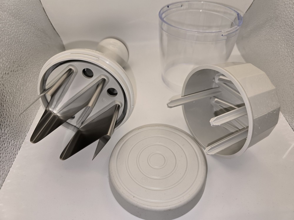 Pampered Chef Push Function Food Chopper - White