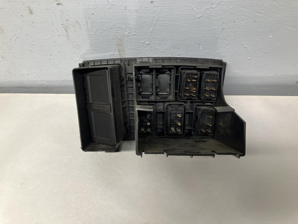 2003-2018 Volvo VNL SWITCH Dash Panel - Used | P/N 20911930