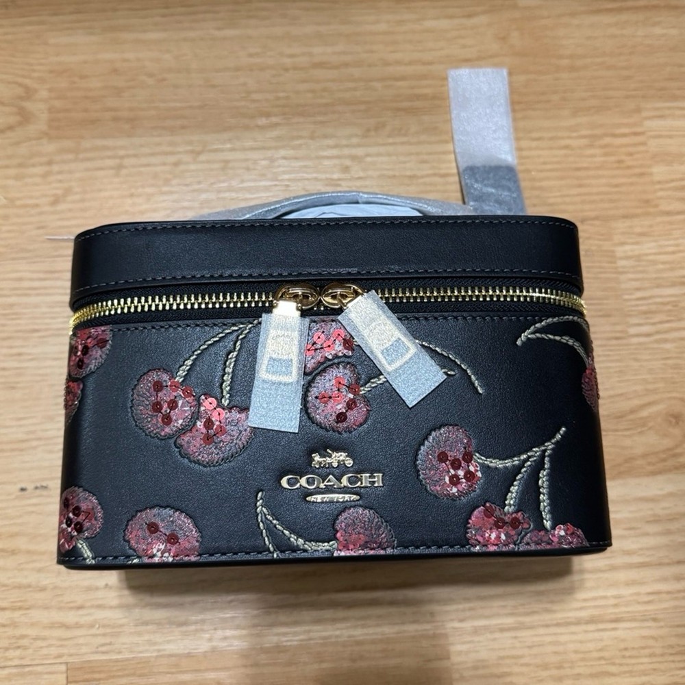 NWT ❤️ Coach Cosmetic Case With Cherry Print