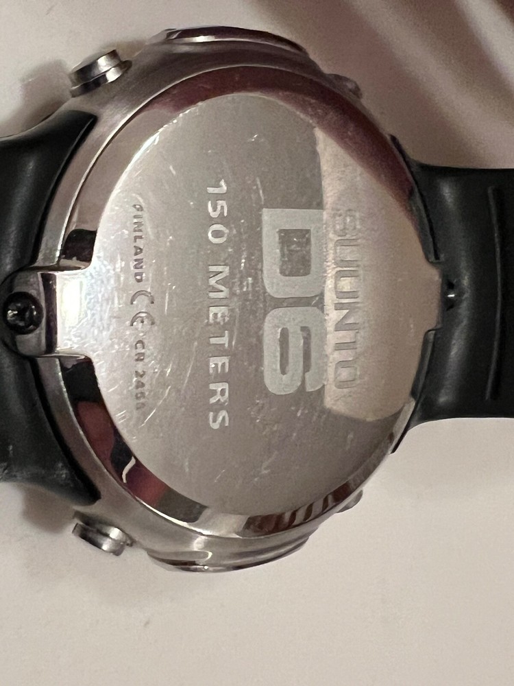 Suunto D6 Dive Computer w Box, extra large strap and protective cover