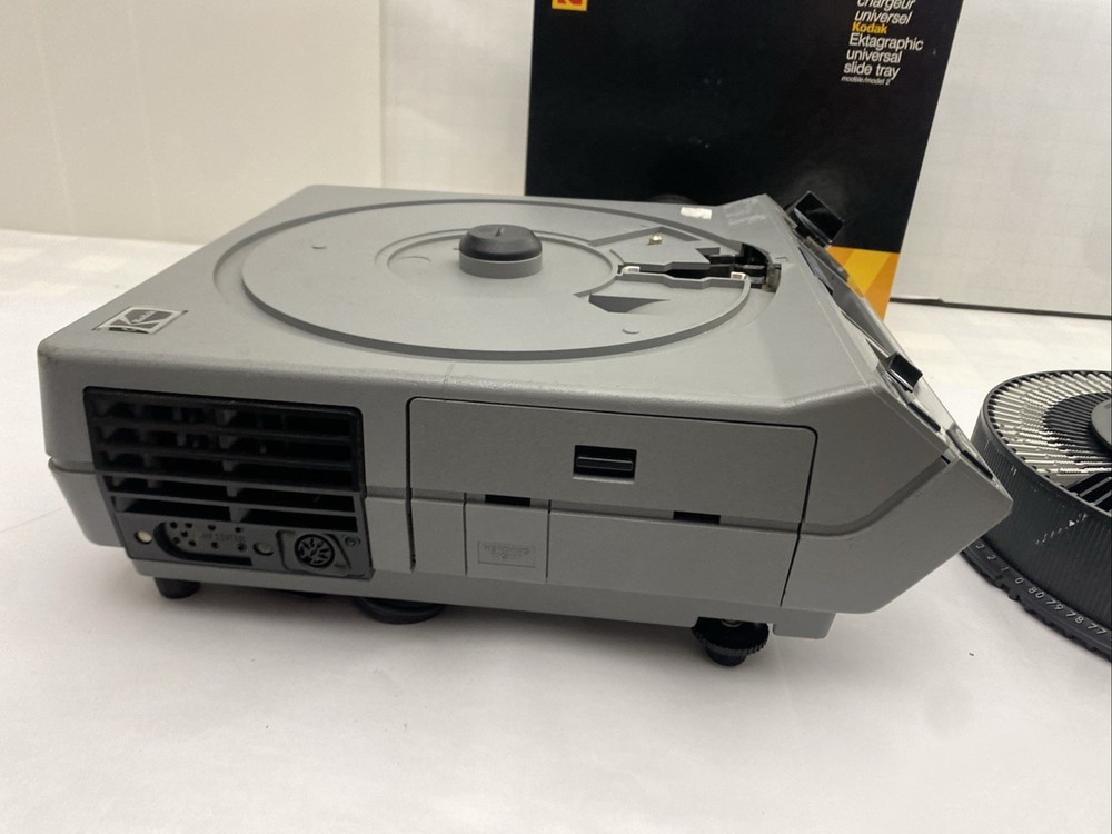 Kodak Ektagraphic III B Carousel Projector