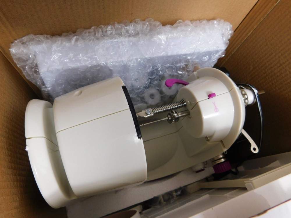E5 - Sew Mighty Mini Sewing Machine NIB