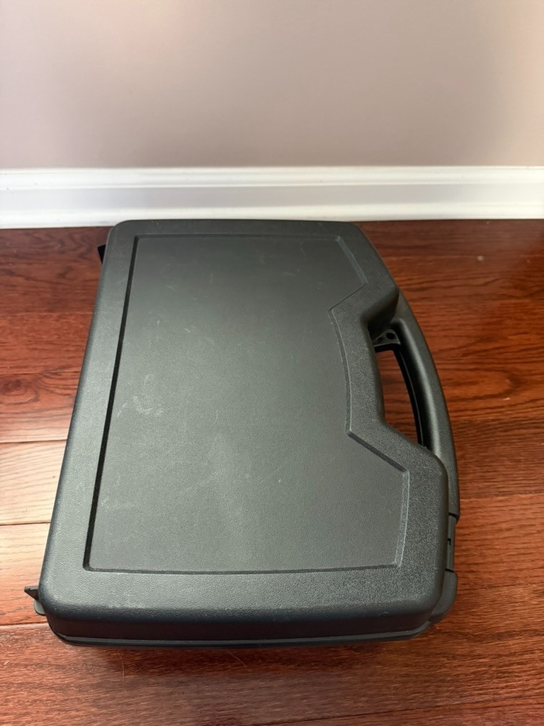 Wiha 31592 24 Piece Insulated Tool Set with case and soft padded foam Metric