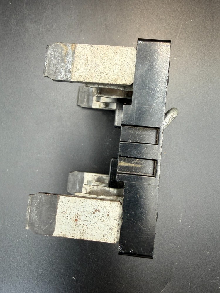 CUTLER HAMMER 60 AMP MAIN FUSE PANEL PULLOUT FUSE HOLDER