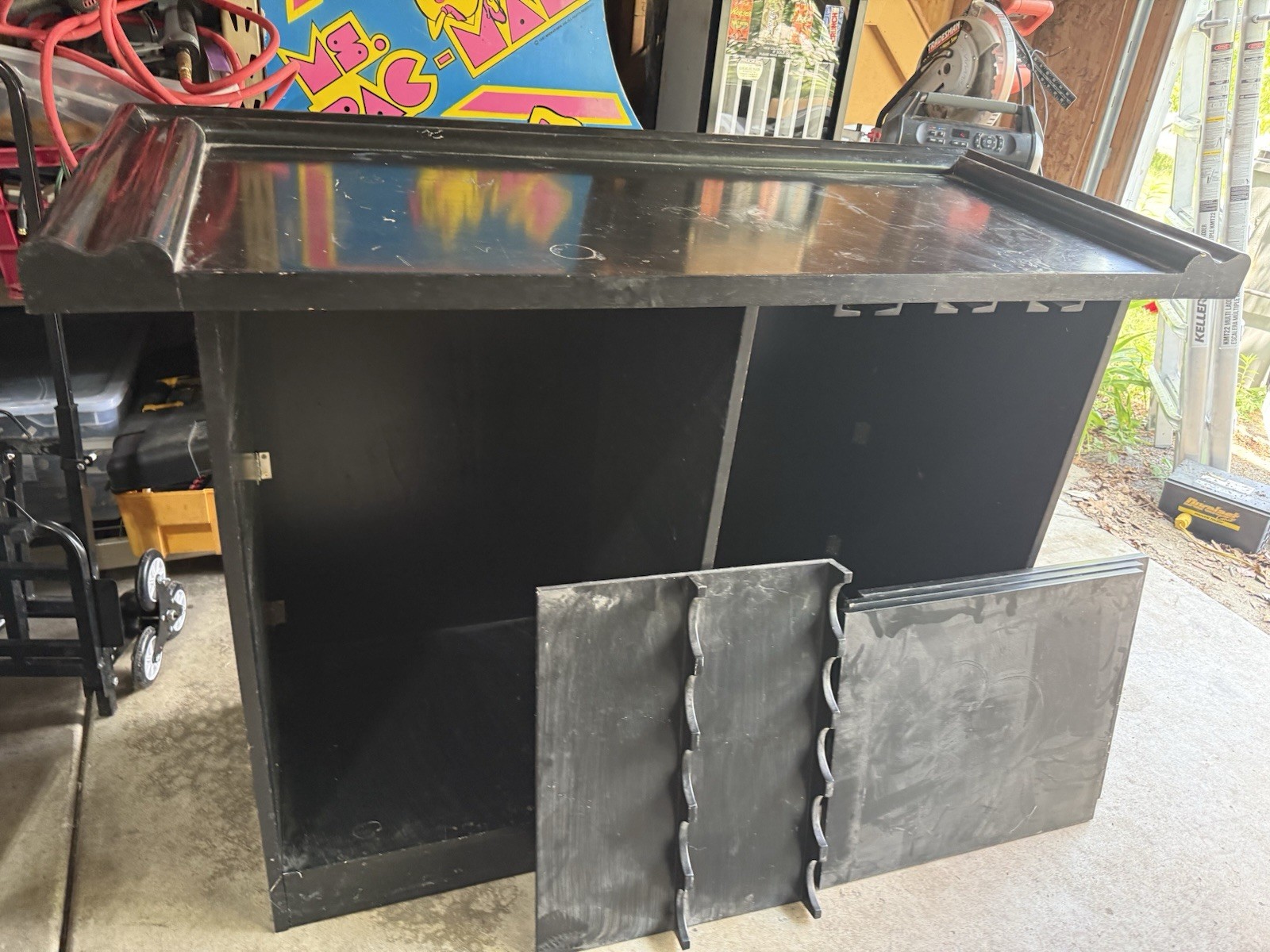 Premium Solid Wood Home Dry Bar with Ample Storage - Black Used 60"