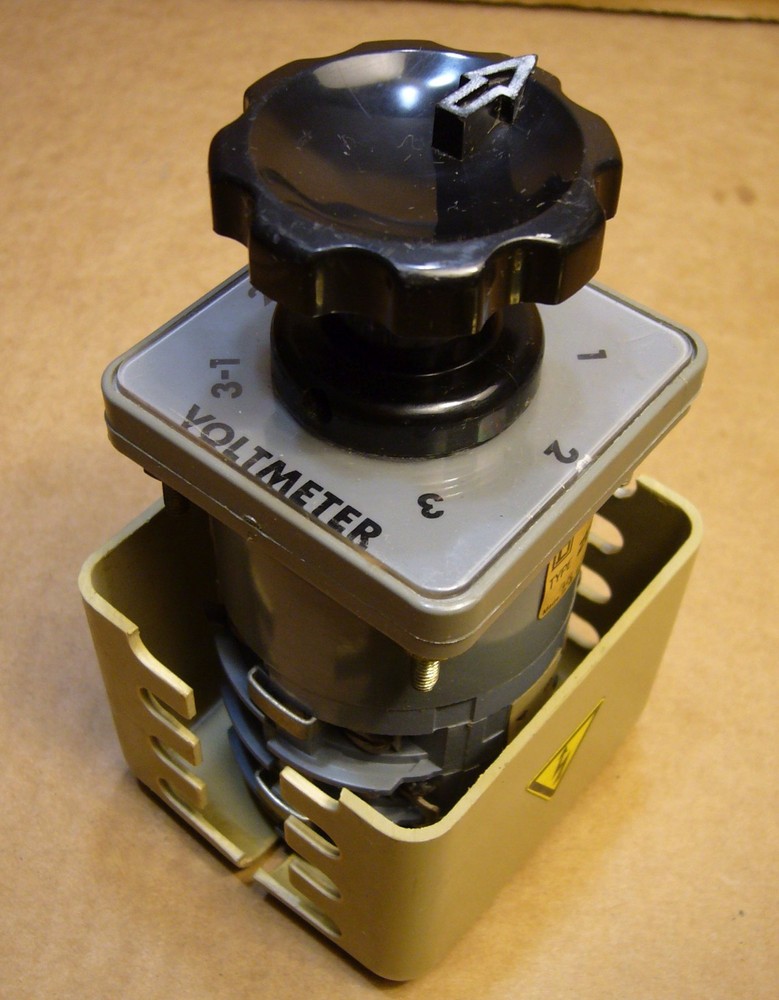 Square D Switchboard 3-Phase Voltmeter Switch ZE6128AK1 7-Position Maintained