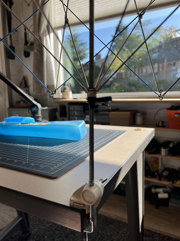 SKEIN HOLDER w/ CASE