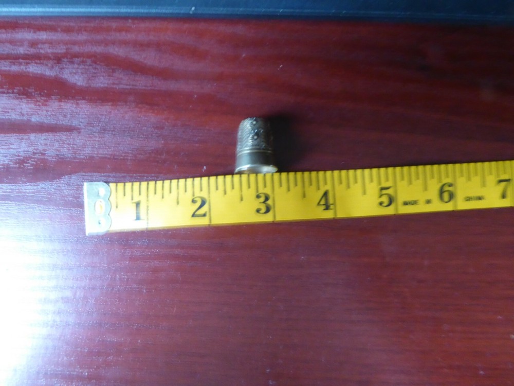 Silver / Brass (EPNS) Thimble floral pattern