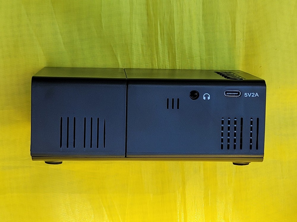 LED Projector Multimedia Home Theater USB HDMITested & Working Condition AS IS