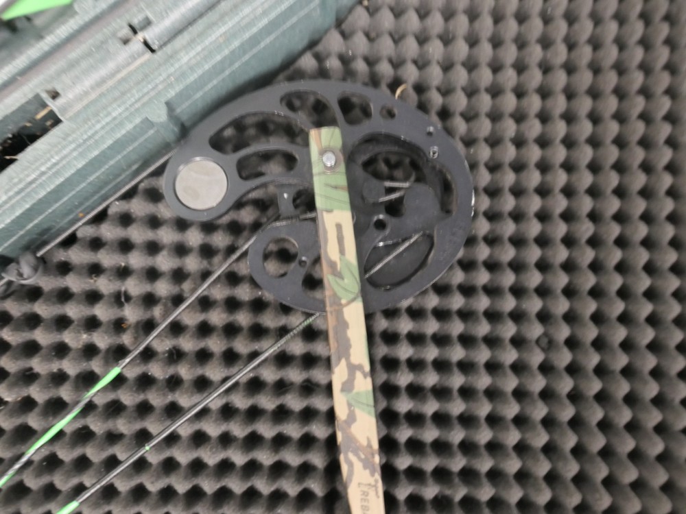 Mathews Solo Cam Machine Riser Bow RH 70LB