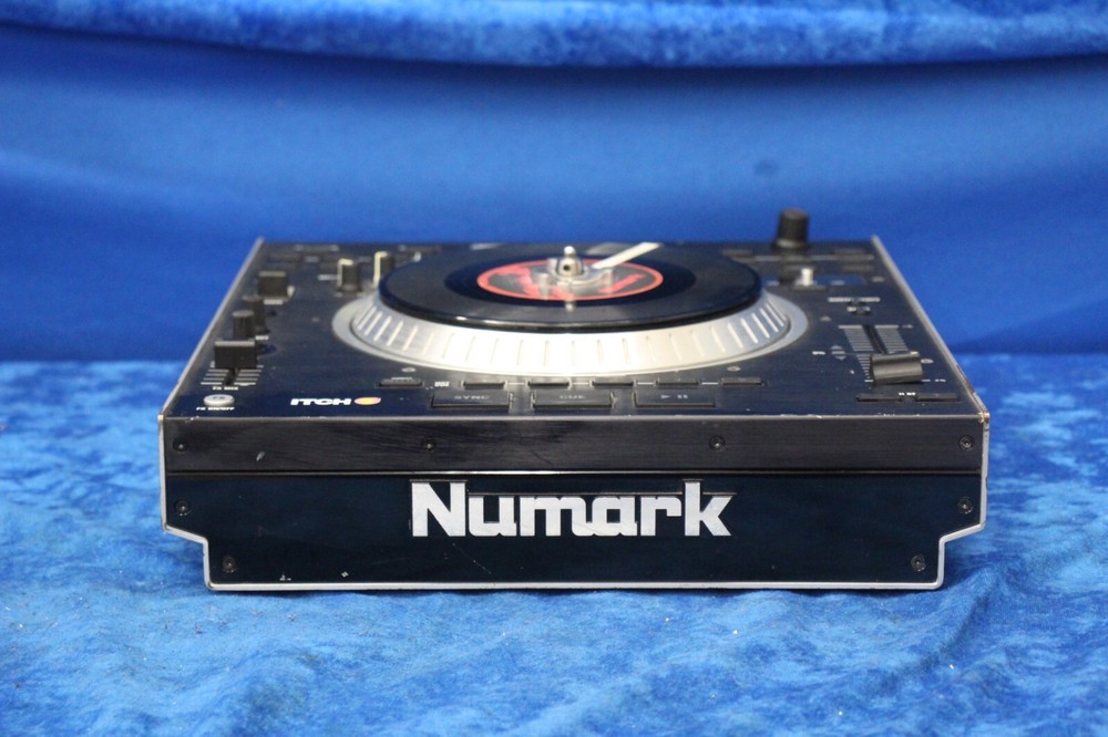 Numark V7 High-resolution Motorized Turntable Software Controller -Black