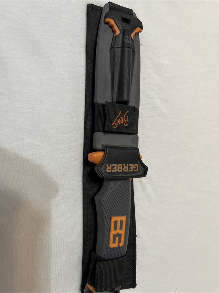 Gerber Bear Grills Basic 8-Piece Survival Kit Mini Knife, Fire Starter, Whistle