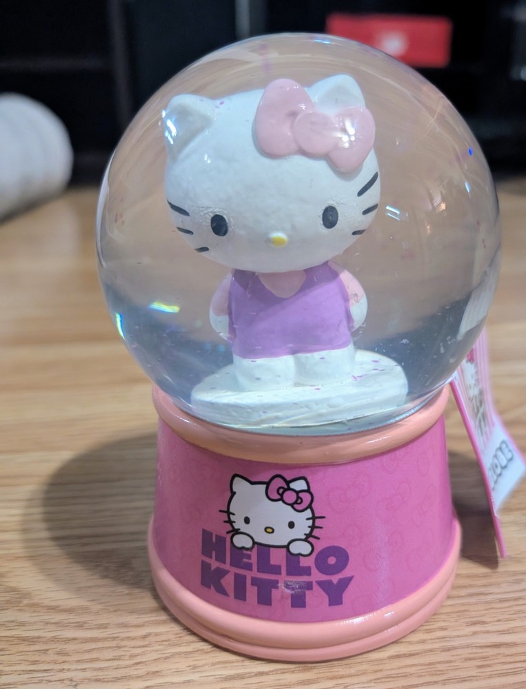 hello kitty snow globe