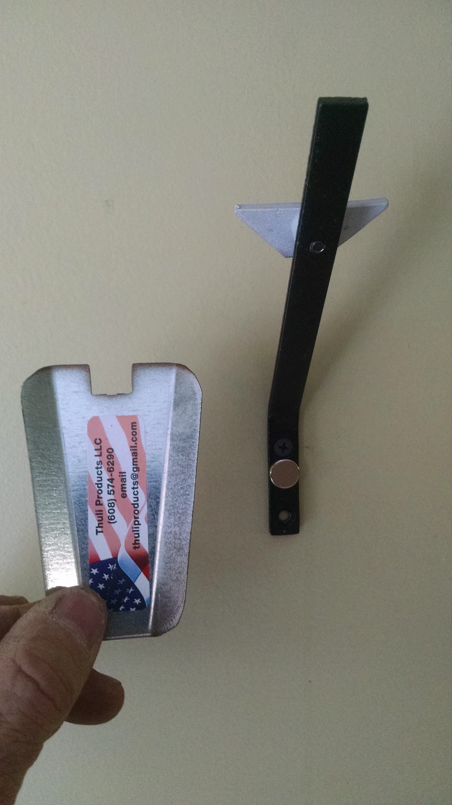 European Skull Mount Bracket with magnetic sheet metal cover plate Skull Hook