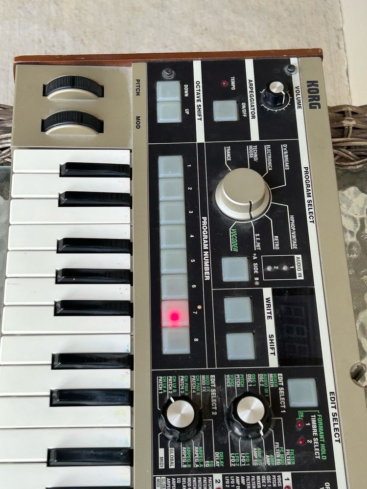 KORG microKORG 37-Key Synthesizer Vocoder ***Working***